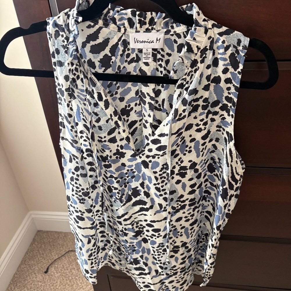 Size Small Veronica M Split Neck Tank Top - Blue